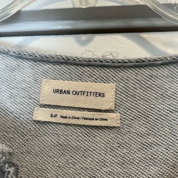 Urban Outfitters Gray Relaxed Crop T-Shirt size small. - Picture 3 of 8